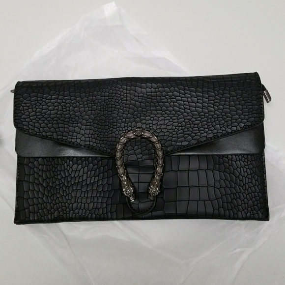 RESTOCKING SOON! 🆕️JUST IN! NEW CLUTCH/CROSSBODY! - Picture 3 of 5